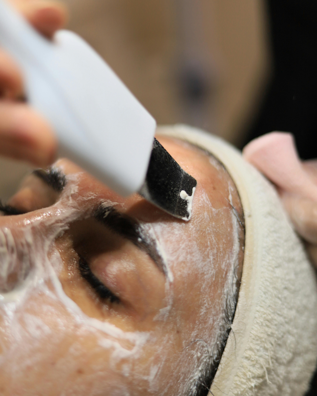 Découvrez nos formations professionnelles en esthétique à Sorgues proche d'Avignon : se former au soin visage, se former à l'Hydrafacial à Avignon, formation peeling Avignon, formation microneedling Avignon, formation soins corporels à Sorgues, formation soins du corps autour d'Avignon, formation soins corps à Avignon, ouvrir un institut de beauté autour d'Avignon